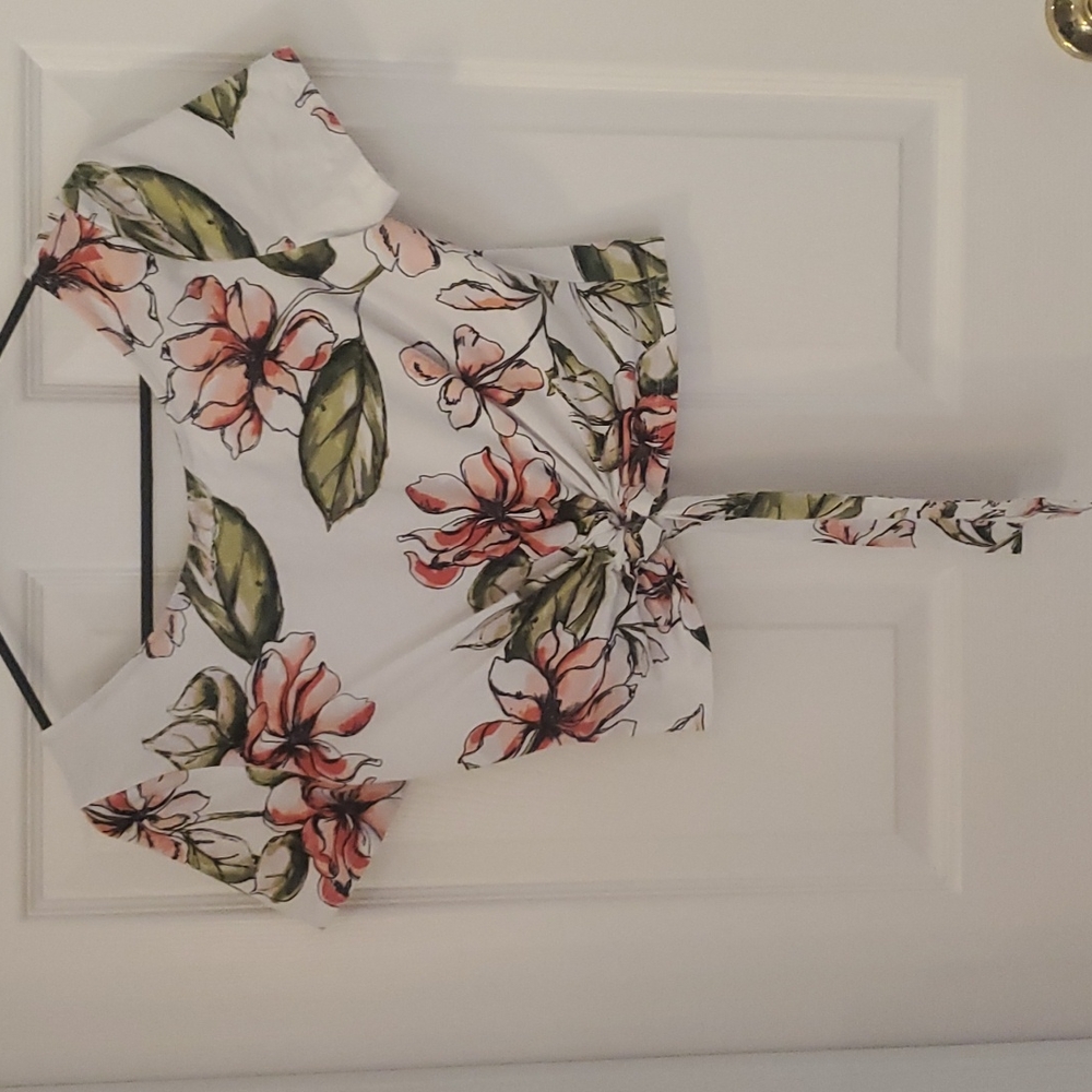 Guess crop top